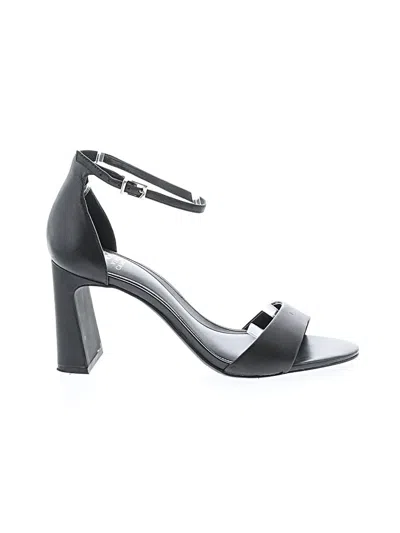 Pre-owned Vince Camuto Sandals In Black