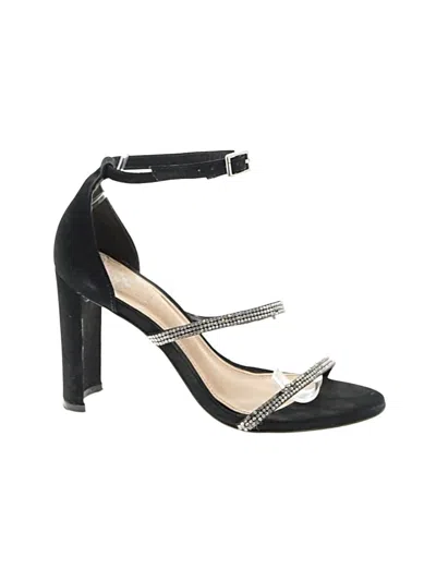 Pre-owned Vince Camuto Sandals In Black