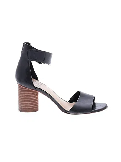 Pre-owned Vince Camuto Sandals In Black