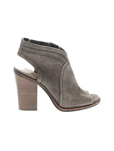 Pre-owned Vince Camuto Sandals In Gray