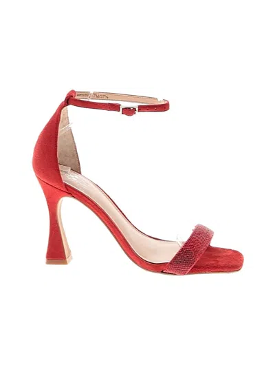 Pre-owned Vince Camuto Sandals In Red
