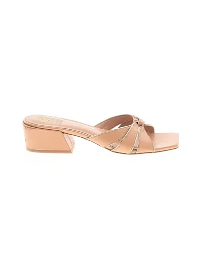 Pre-owned Vince Camuto Sandals In Tan
