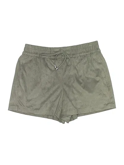Pre-owned Vince Camuto Shorts In Green