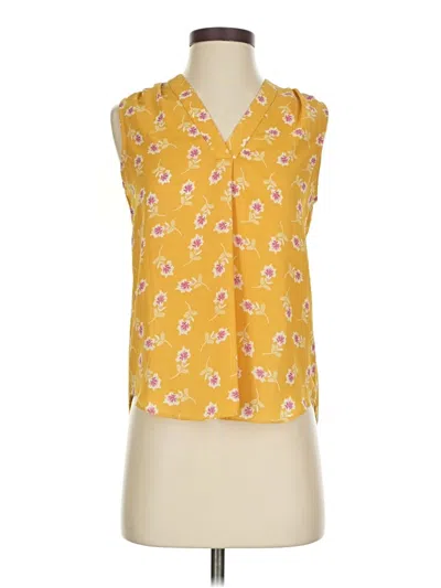 Pre-owned Vince Camuto Sleeveless T-shirt In Yellow