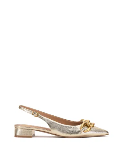 VINCE CAMUTO VALIEY PUMP
