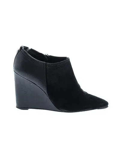 Pre-owned Vince Camuto Wedges In Black