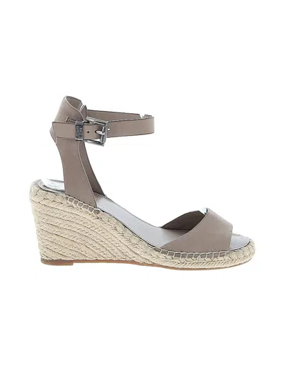 Pre-owned Vince Camuto Wedges In Brown