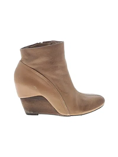 Pre-owned Vince Camuto Wedges In Tan