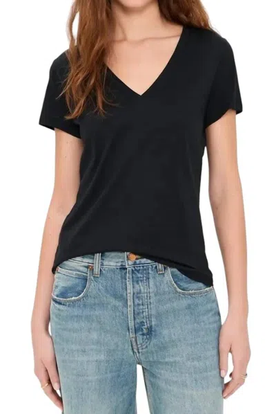 VINCE ESSENTIAL COTTON V-NECK T-SHIRT IN BLACK