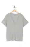 Vince Essential V-neck T-shirt In Heather Grey