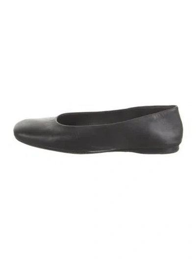 Pre-owned Vince Leather Ballet Flats In Black