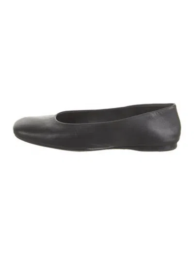 Pre-owned Vince Leather Ballet Flats In Black