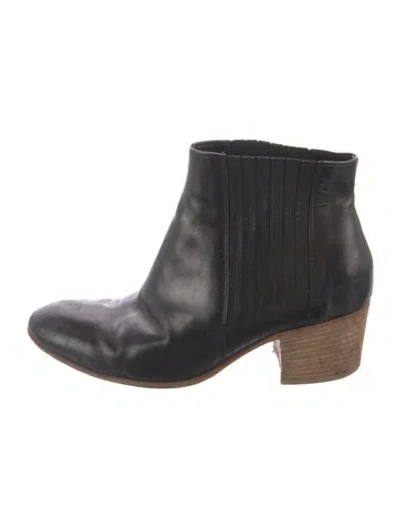 Pre-owned Vince Leather Boots In Black