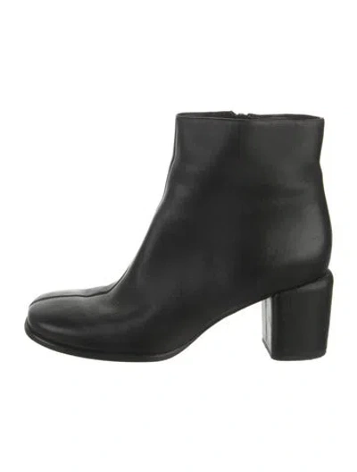 Pre-owned Vince Leather Boots In Black