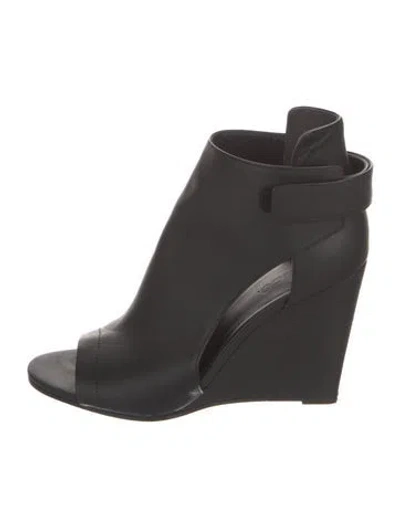 Pre-owned Vince Leather Boots In Black