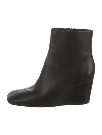 Pre-owned Vince Leather Boots In Black
