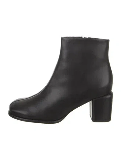 Pre-owned Vince Leather Boots In Black