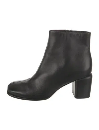 Pre-owned Vince Leather Boots In Black
