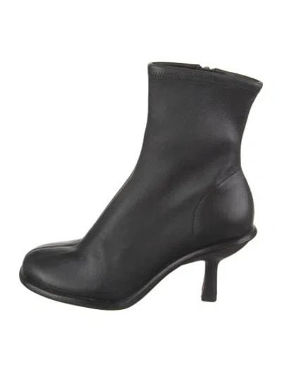 Pre-owned Vince Leather Boots In Black