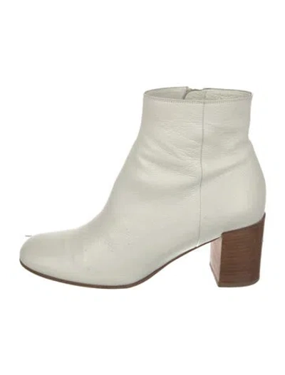 Pre-owned Vince Leather Boots In Neutral