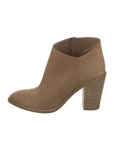 Pre-owned Vince Leather Boots In Neutral