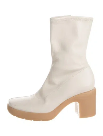 Pre-owned Vince Leather Boots In Neutrals