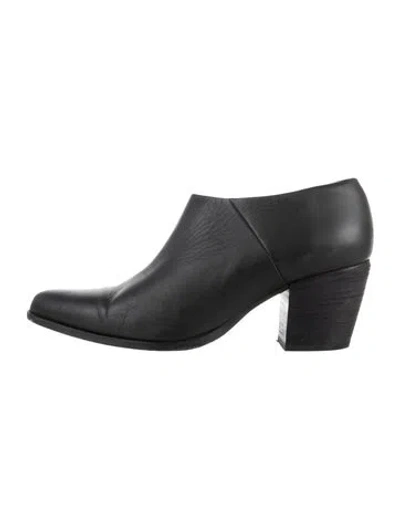 Pre-owned Vince Leather Chelsea Boots In Black