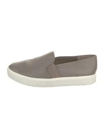 Pre-owned Vince Leather Eyelet Trim Loafers In White