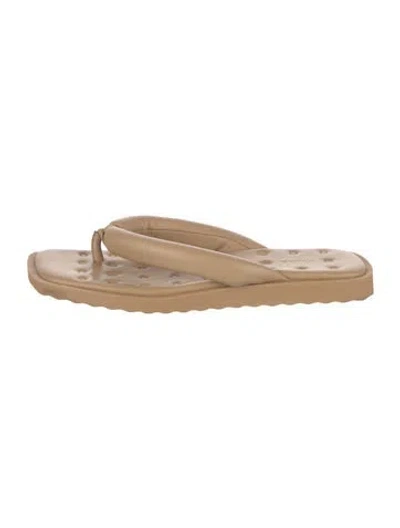 Pre-owned Vince Leather Flip Flops In Neutrals