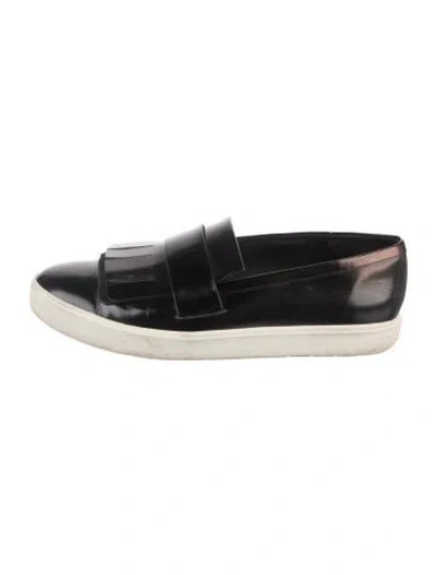 Pre-owned Vince Leather Loafers In Black