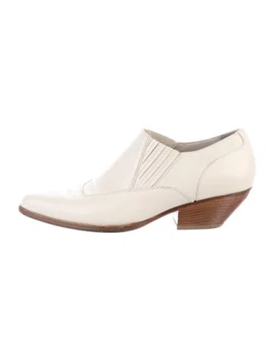 Pre-owned Vince Leather Loafers In Neutral