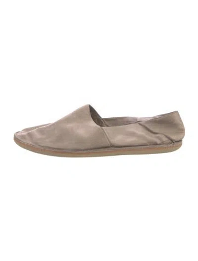 Pre-owned Vince Leather Loafers In Neutrals