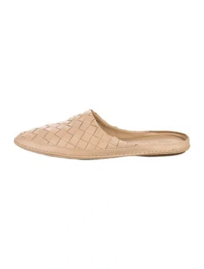 Pre-owned Vince Leather Mules In Neutrals