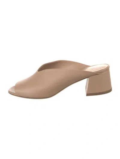 Pre-owned Vince Leather Mules In Neutrals