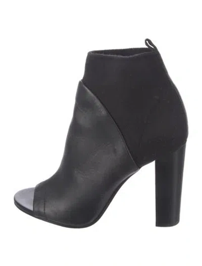 Pre-owned Vince Leather Pumps In Black