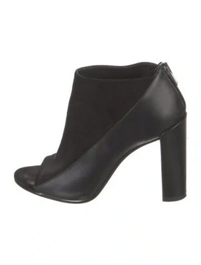 Pre-owned Vince Leather Pumps In Black