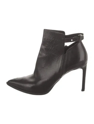 Pre-owned Vince Leather Pumps In Black