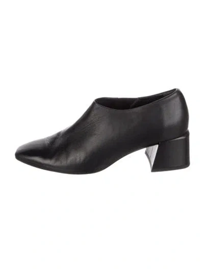 Pre-owned Vince Leather Pumps In Black