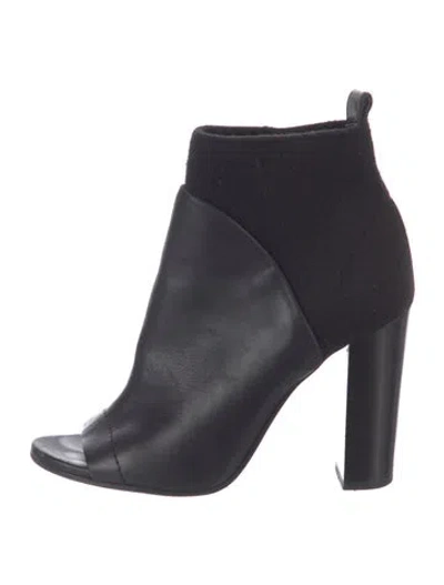 Pre-owned Vince Leather Pumps In Black