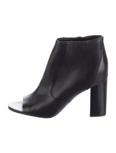 Pre-owned Vince Leather Pumps In Black