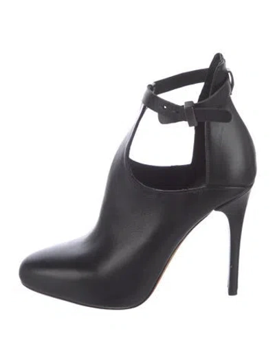 Pre-owned Vince Leather Pumps In Black
