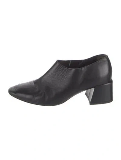 Pre-owned Vince Leather Pumps In Black