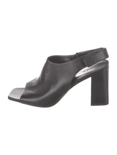 Pre-owned Vince Leather Pumps In Black