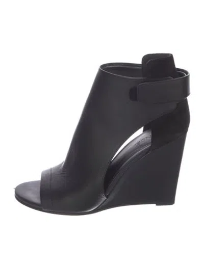 Pre-owned Vince Leather Pumps In Black