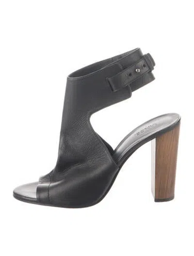 Pre-owned Vince Leather Pumps In Black