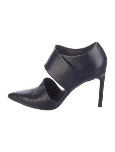 Pre-owned Vince Leather Pumps In Blue