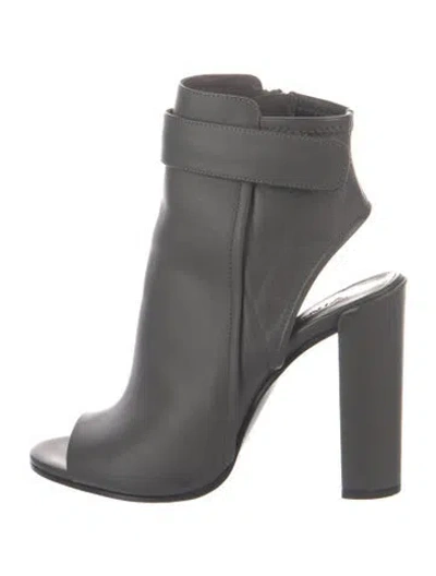 Pre-owned Vince Leather Pumps In Grey