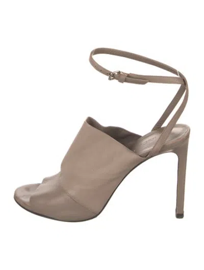 Pre-owned Vince Leather Pumps In Grey
