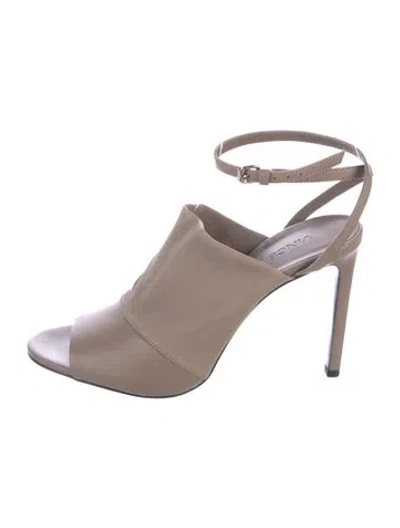 Pre-owned Vince Leather Pumps In Neutrals