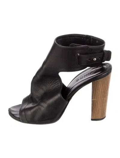 Pre-owned Vince Leather Sandals In Black